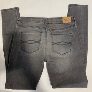 Abercrombie & Fitch Super Skinny Jeans.